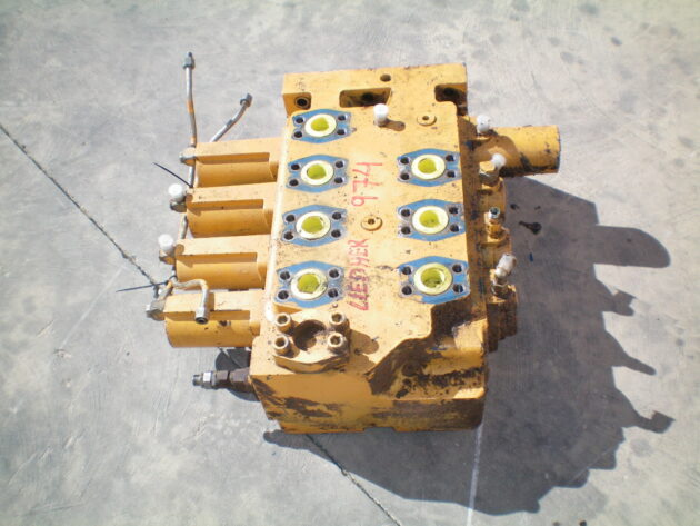 LIEBHERR  R974B LITRONIC - 5610616 - VALVE RIGHT - Image 3
