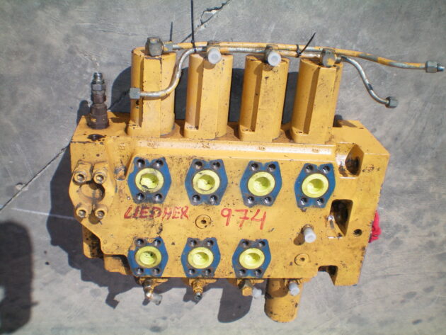 LIEBHERR  R974B LITRONIC - 5610616 - VALVE RIGHT - Image 4