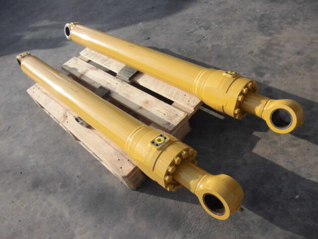 KOMATSU   PC240NLC6K  206-63-X3500 - BOTELLA DE ELEVACIÓN PLUMA
