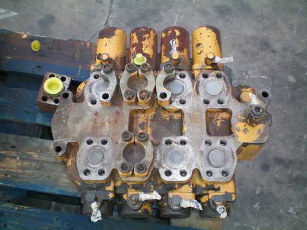 LIEBHERR   R984 LITRONIC  9337131 - DISTRIBUIDOR PRINCIPAL DE 4 CARRETES - Imagen 3