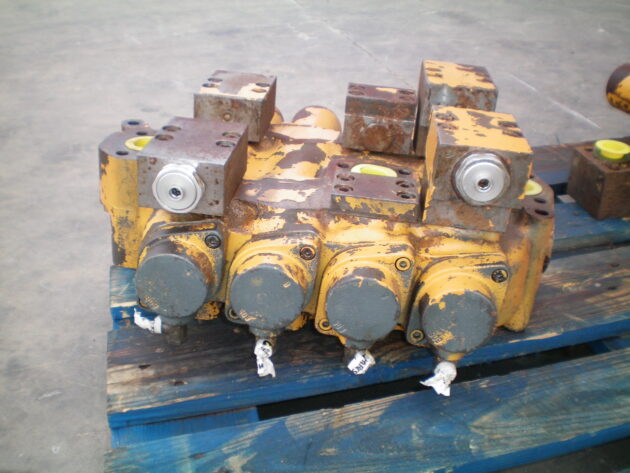 LIEBHERR   R984 LITRONIC  9337131 - DISTRIBUIDOR PRINCIPAL DE 4 CARRETES - Imagen 5