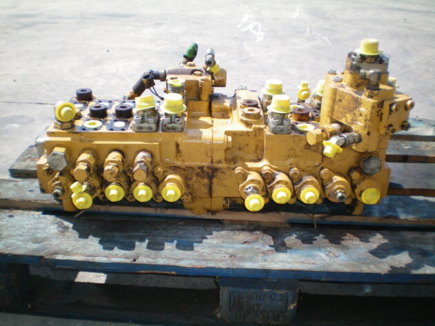 CATERPILLAR   320L  6E-4015 - DISTRIBUIDOR PRINCIPAL - Imagen 2