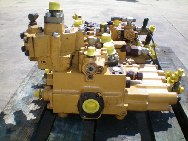 CATERPILLAR   320L  6E-4015 - DISTRIBUIDOR PRINCIPAL - Imagen 3