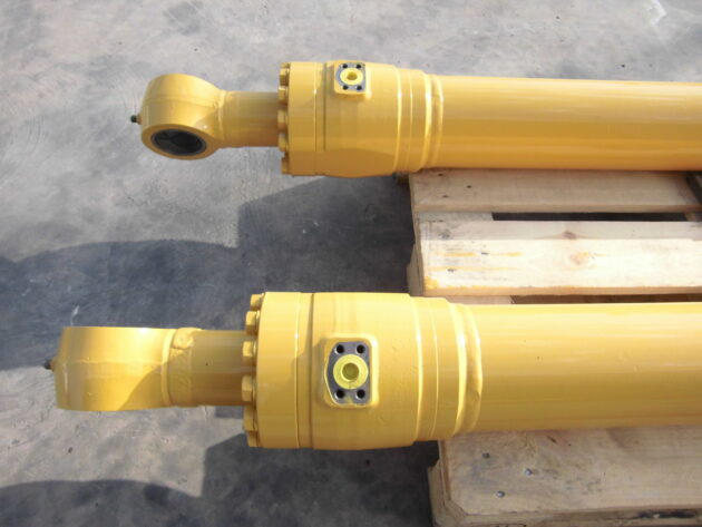 KOMATSU   PC240NLC6K  206-63-X3510 - BOTELLA DE ELEVACIÓN PLUMA Nº1DER BUEN ESTAD RETENES USADOS - Imagen 3