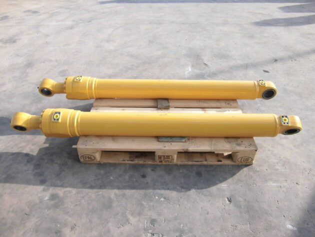 KOMATSU   PC240NLC6K  206-63-X3510 - BOTELLA DE ELEVACIÓN PLUMA Nº1DER BUEN ESTAD RETENES USADOS
