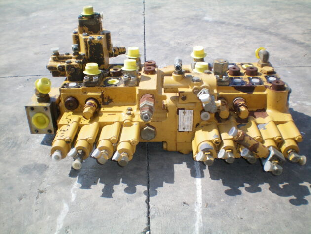CATERPILLAR   320L  6E-4015 - DISTRIBUIDOR PRINCIPAL - Imagen 2