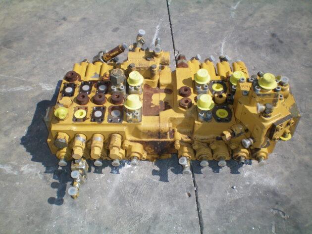 CATERPILLAR   320L  6E-4015 - DISTRIBUIDOR PRINCIPAL - Imagen 4