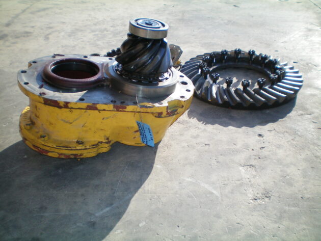 VOLVO   A35  4870487 - CARCASA REDUCTORA CON PIÑON Y CORONA EJE INTERME - Imagen 3