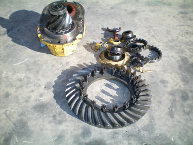 VOLVO   A35  4870487 - CARCASA REDUCTORA CON PIÑON Y CORONA EJE INTERME - Imagen 4