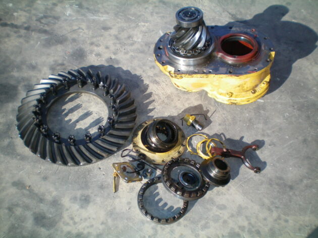 VOLVO   A35  4870487 - CARCASA REDUCTORA CON PIÑON Y CORONA EJE INTERME