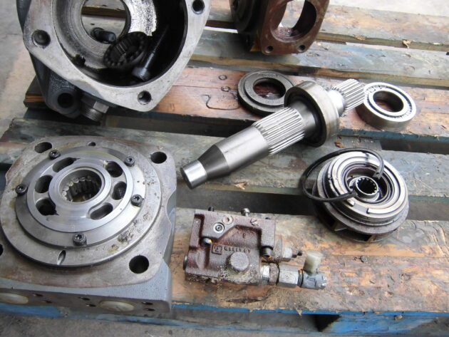 LIEBHERR   R984B LITRONIC  9275419 - MOTOR DE TRANSLACIÓN - Imagen 5