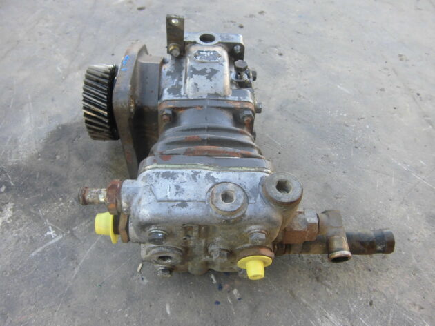 VOLVO   A35  6772239 - COMPRESOR - Imagen 2