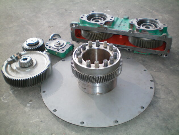 VOLVO  A35 - 11030631 - PUMP TRANSFER CASE AND SPROCKET ASSEMBLY - Image 4