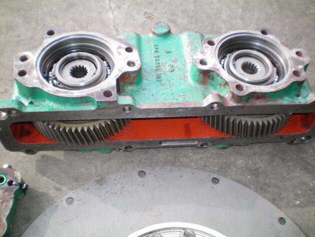 VOLVO  A35 - 11030631 - PUMP TRANSFER CASE AND SPROCKET ASSEMBLY