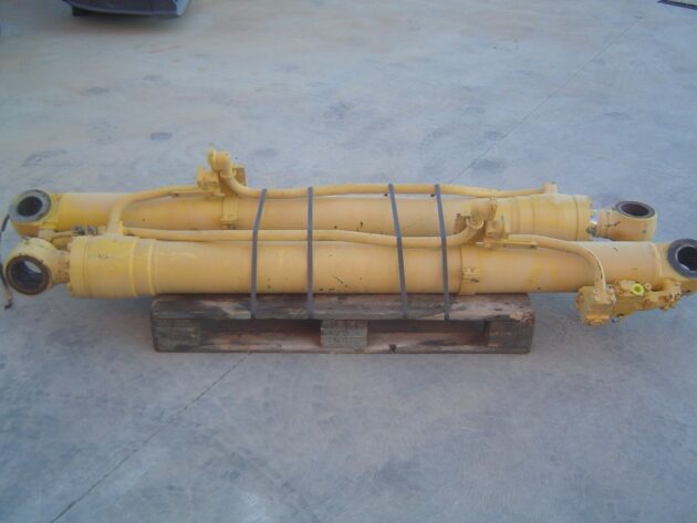 KOMATSU PC340NLC-6K - 207-63-K1230 - BOOM CYLINDER