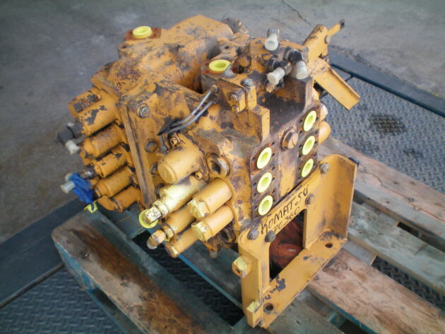 KOMATSU PC360-3 -  - MAIN CONTROL VALVE - Image 7