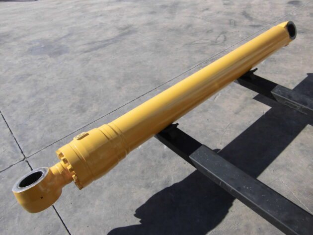 KOMATSU   PC400LC5  208-63-X2110 - BOTELLA DE ELEVACIÓN PLUMA  DER. - Imagen 4