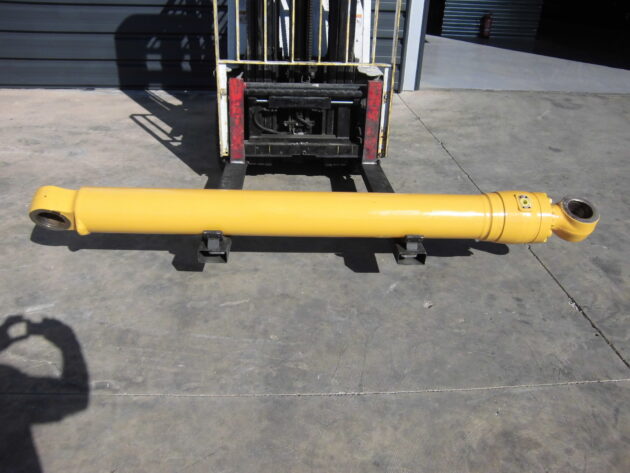 KOMATSU   PC400LC5  208-63-X2110 - BOTELLA DE ELEVACIÓN PLUMA  DER.