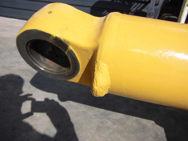 KOMATSU   PC400LC5  208-63-X2100 - BOTELLA DE ELEVACIÓN PLUMA  IZQ. - Imagen 3