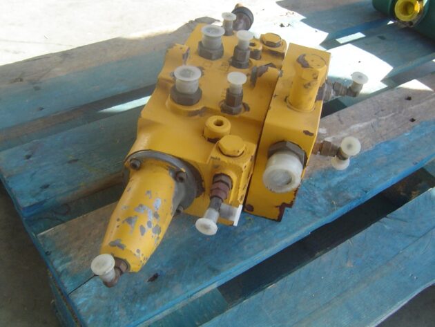 VOLVO A35 - 11053869 - STEERING VALVE - Image 4