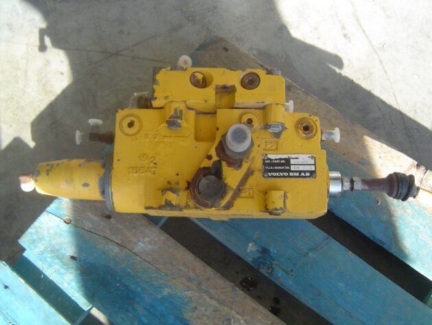 VOLVO A35 - 11053869 - STEERING VALVE