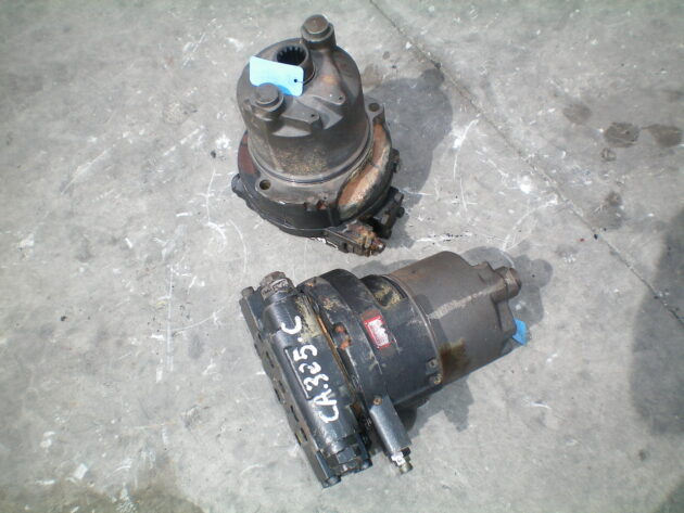 CATERPILLAR  325C - 215-9954 - TRAVEL MOTOR - Image 2
