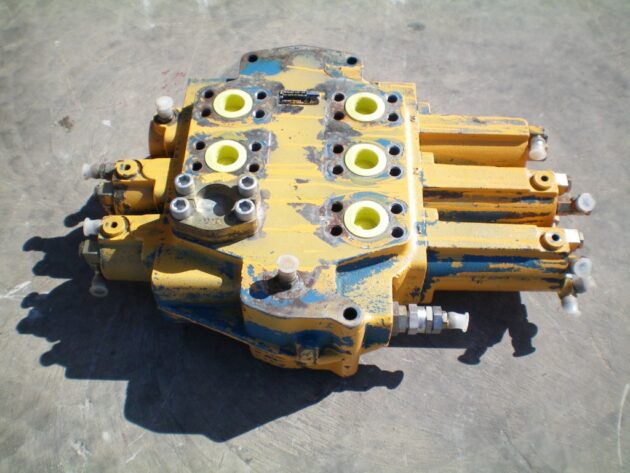 LIEBHERR   R984C LITRONIC  1000009 - DISTRIBUIDOR SECUNDARIO DE 3 CARRETES - Imagen 3
