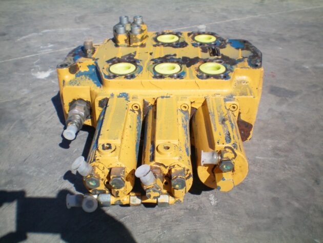 LIEBHERR   R984C LITRONIC  1000009 - DISTRIBUIDOR SECUNDARIO DE 3 CARRETES - Imagen 4