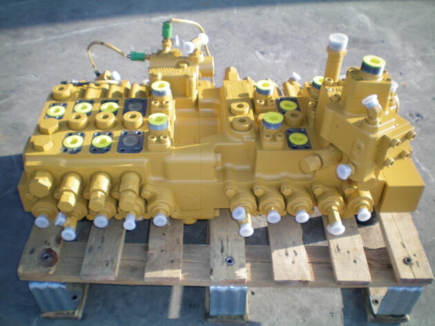 CATERPILLAR   325LN  6E-5633 - DISTRIBUIDOR PRINCIPAL DE DOS CUERPOS