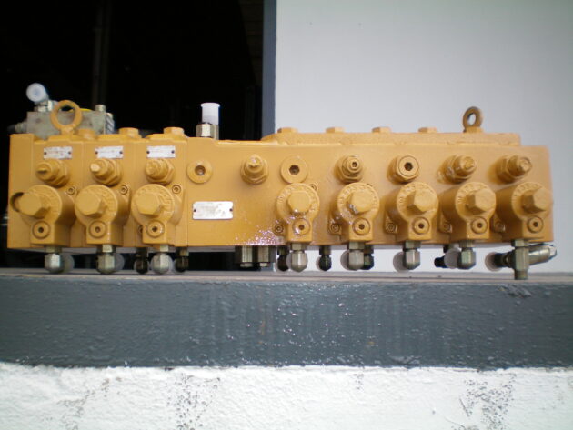 CATERPILLAR   M312  171-1972 - DISTRIBUIDOR PRINCIPAL REACONDICIONADO - Imagen 2