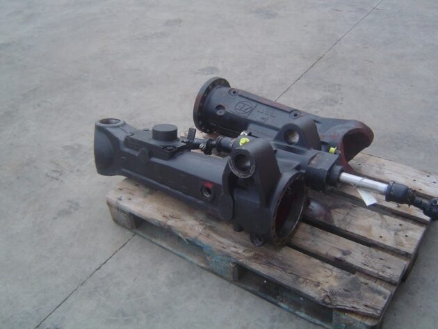 CATERPILLAR   M312  121-7682 - CARCASA DE DIFERENCIAL DELANTERO IZQUIERDO - Imagen 2