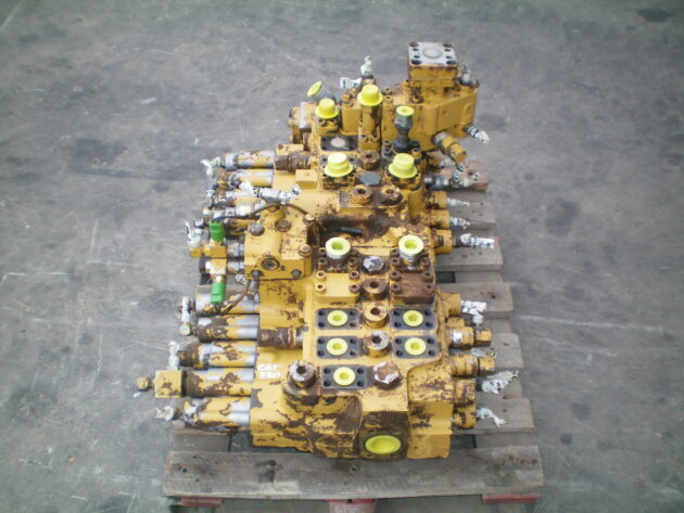 CATERPILLAR   330  6E-2136 - DISTRIBUIDOR DE 4 CARRETES - Imagen 5