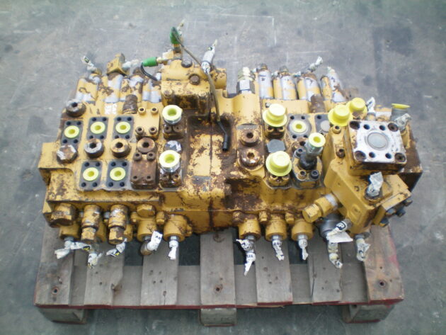 CATERPILLAR   330  6E-2136 - DISTRIBUIDOR DE 4 CARRETES