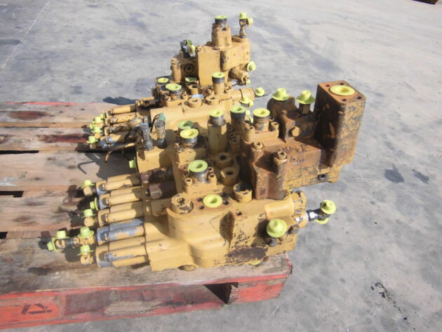 CATERPILLAR   330B  107-7010 - DISTRIBUIDOR PRINCIPAL - Imagen 3