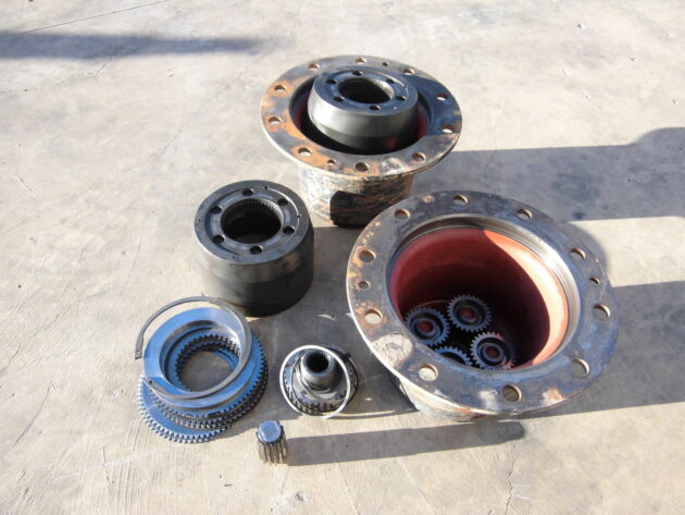 CATERPILLAR   M318  121-7628 - CARDILLA TRASERA COMPLETA CON FRENOS - Imagen 2
