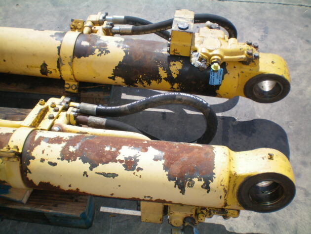 KOMATSU   PC4506K  208-63-K2321 - BOTELLA DE ELEVACIÓN PLUMA - Imagen 2