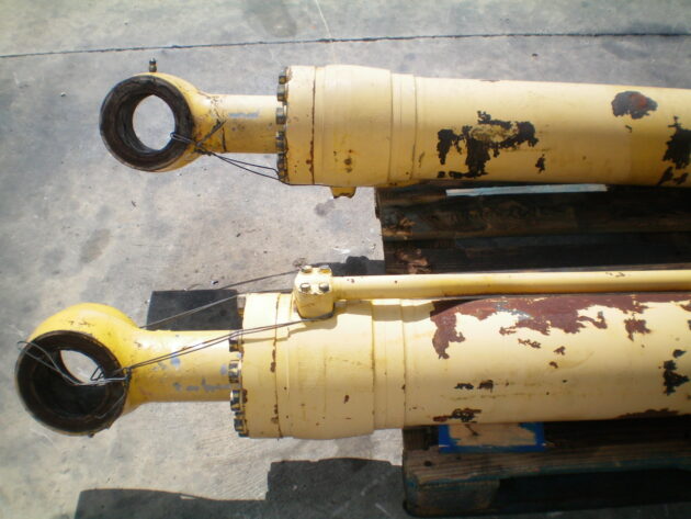 KOMATSU   PC4506K  208-63-K2321 - BOTELLA DE ELEVACIÓN PLUMA - Imagen 3