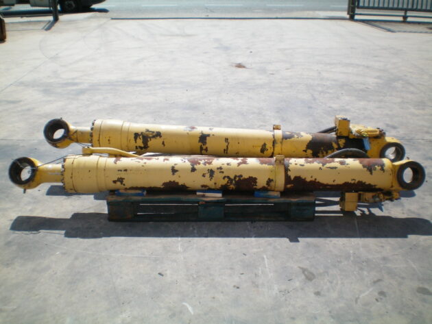 KOMATSU   PC4506K  208-63-K2321 - BOTELLA DE ELEVACIÓN PLUMA