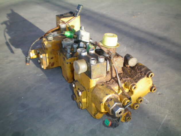 CATERPILLAR   330BL  155-6996 - VÁLVULA DE PILOTAJE DEL DISTRIBUIDOR - Imagen 2