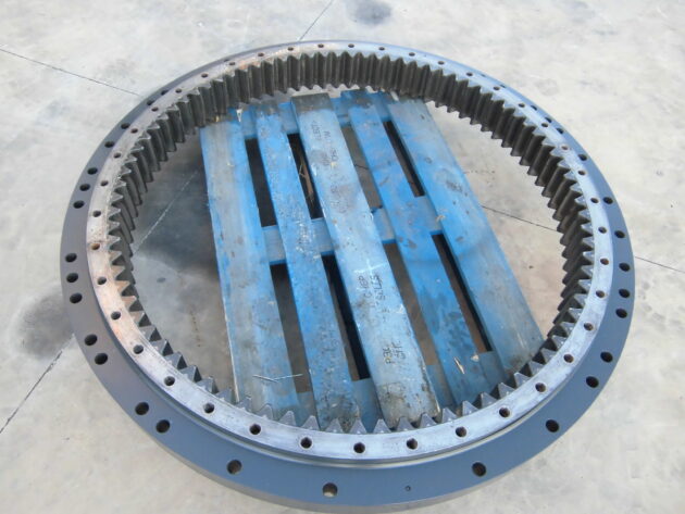 KOMATSU   PC4508K  208-25-61100 - CORONA DE GIRO - Imagen 5
