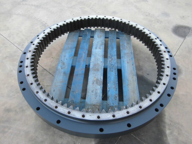 KOMATSU   PC4508K  208-25-61100 - CORONA DE GIRO