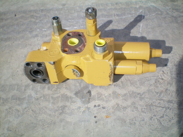 CATERPILLAR   M318C  202-4095 - TACO DE VÁLVULAS DE SOSTENIMIENTO DE CARGA - Imagen 3