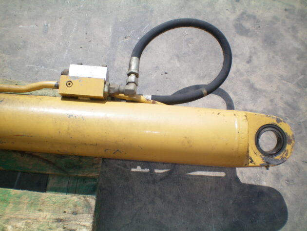 CATERPILLAR   TH83  8I-5486 - BOTELLA DE ELEVACIÓN PLUMA - Imagen 4