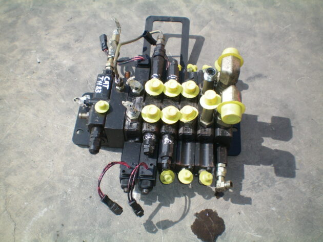CATERPILLAR   TH83  185-4200 - DISTRIBUIDOR - Imagen 3