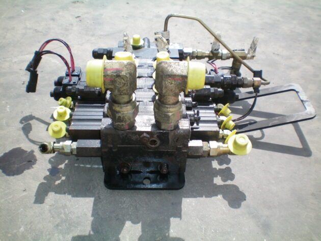 CATERPILLAR   TH83  185-4200 - DISTRIBUIDOR - Imagen 4