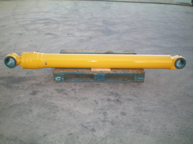 KOMATSU   PC450LC6K  208-63-K2310 - BOTELLA DE ELEVACIÓN PLUMA - Imagen 2