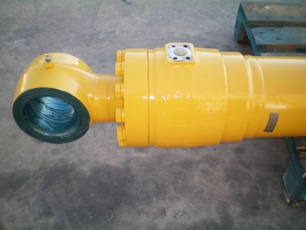 KOMATSU   PC450LC6K  208-63-K2310 - BOTELLA DE ELEVACIÓN PLUMA - Imagen 4