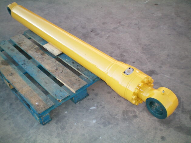 KOMATSU   PC450LC6K  208-63-K2310 - BOTELLA DE ELEVACIÓN PLUMA
