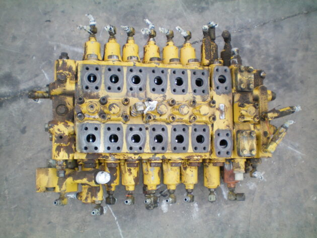 KOMATSU   PC450LC6K  723-48-19401 - DISTRIBUIDOR PRINCIPAL