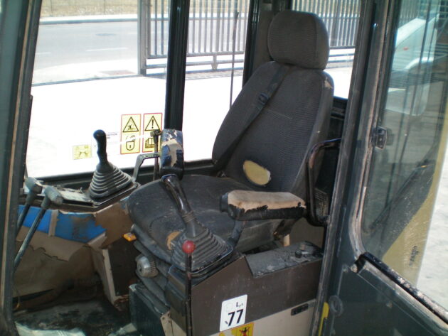 KOMATSU   PC650SE5  209-54-61710 - CABINA COMPLETA - Imagen 6